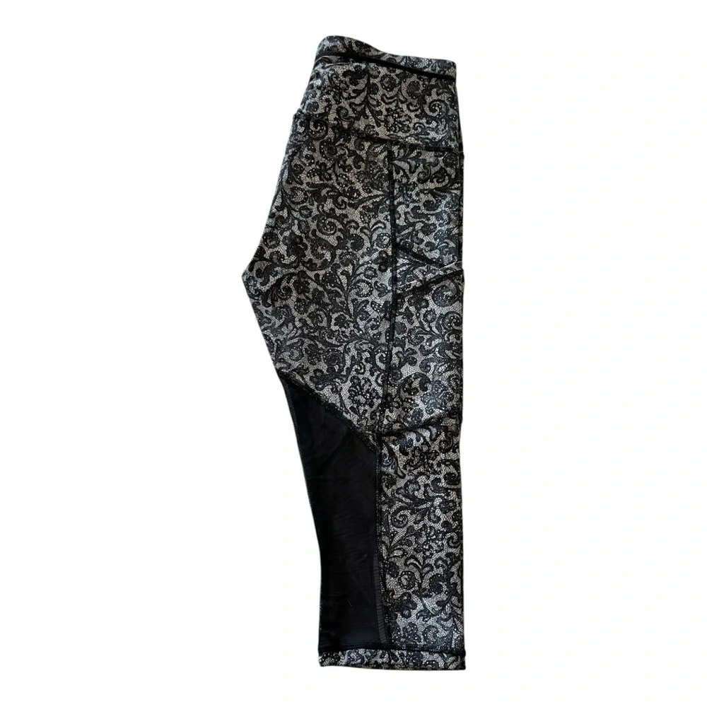 Lululemon Outrun 17" Crop Mini Cinder Lace pattern - Picture 10 of 16
